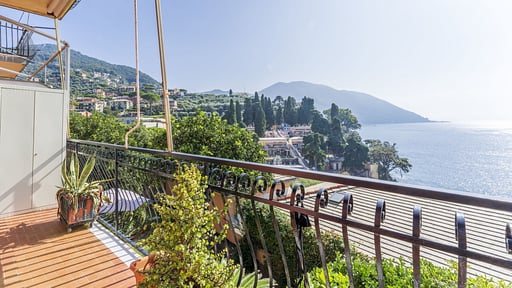 Apartment A Due Passi Da Camogli Terrace/Veranda