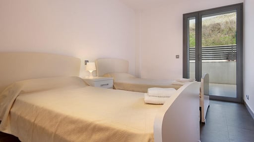 Apartment Ebony Bedroom 2