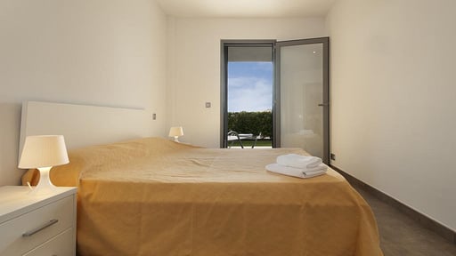 Apartment Ebony Bedroom 1