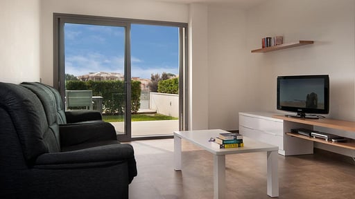 Apartment Ebony Living room