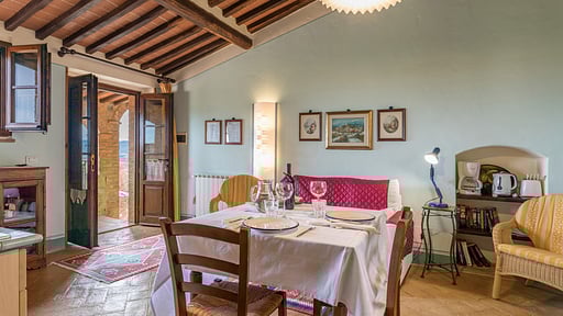 Apartment Mandarino Podere Bagnolo Dining area