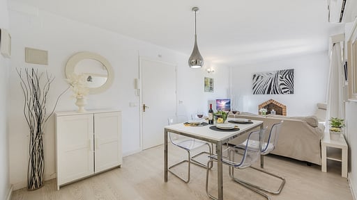 Marian Gola Dining area