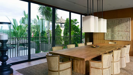 Arnalaya Beach House Dining area