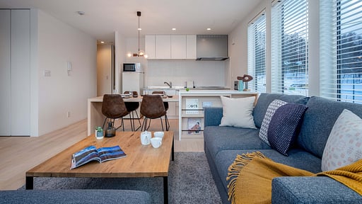 ArtHouse Apartments 2BR Living room