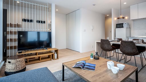 ArtHouse Apartments 2BR Living room