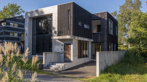 Asobidokoro Surroundings