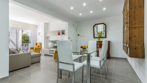 Assimetric Apartment Salle à manger