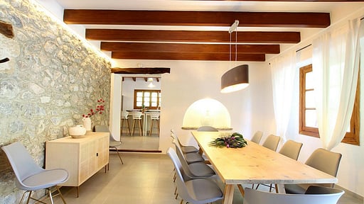 Atrium House Обеденная зона