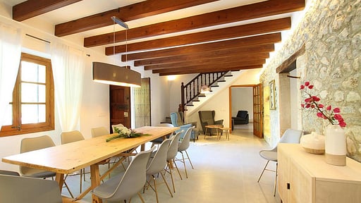 Atrium House Обеденная зона