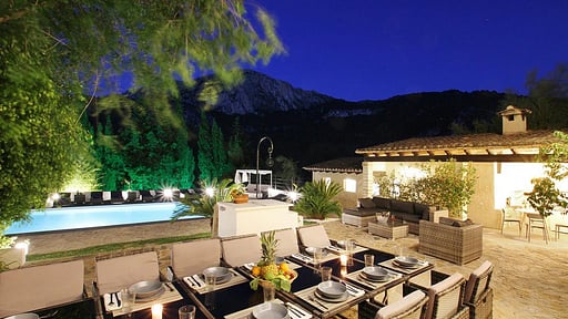 Atrium House Обеденная зона