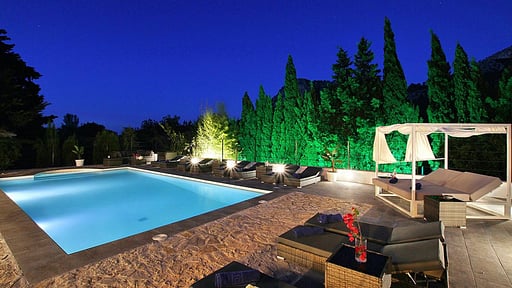 Atrium House Бассейн