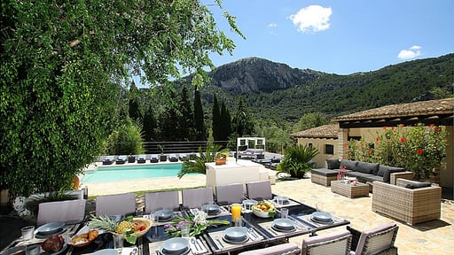 Atrium House Обеденная зона