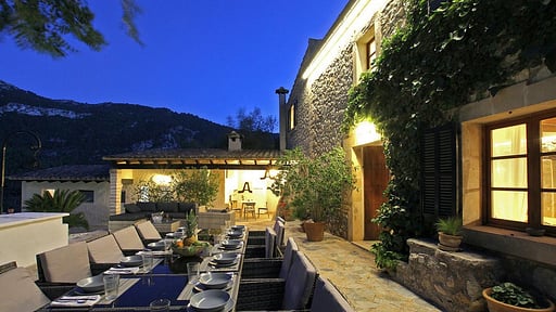 Atrium House Обеденная зона