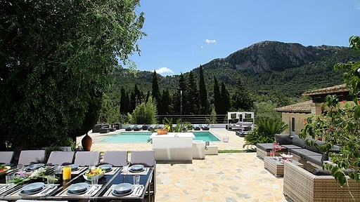 Atrium House Обеденная зона