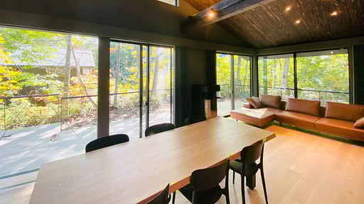 Aurora Chalet Dining area
