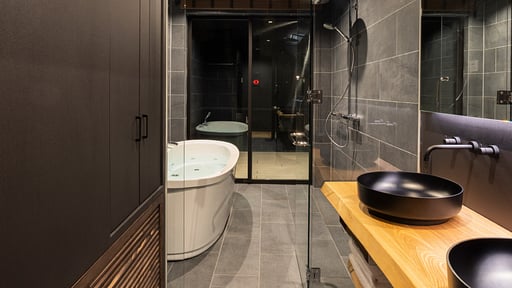 Aurora Chalet Bedroom 1