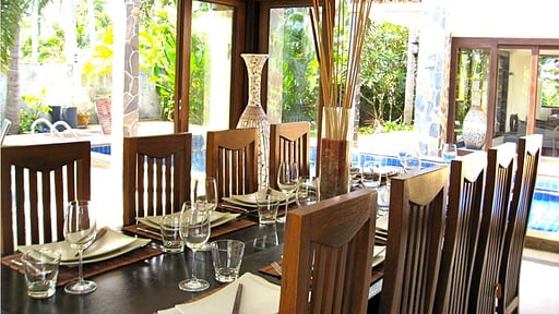 Baan Chaba Обеденная зона