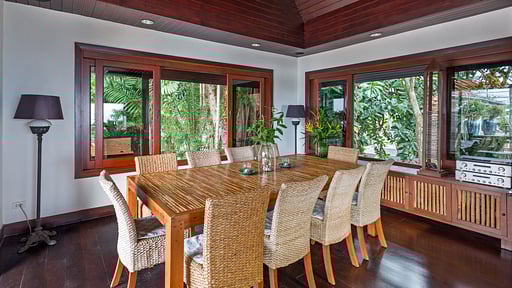 Baan Hen Kata Dining area
