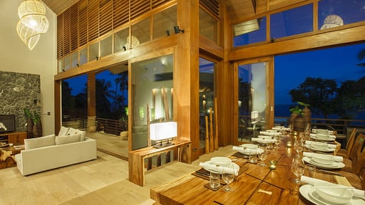 Baan Hinyai Dining area