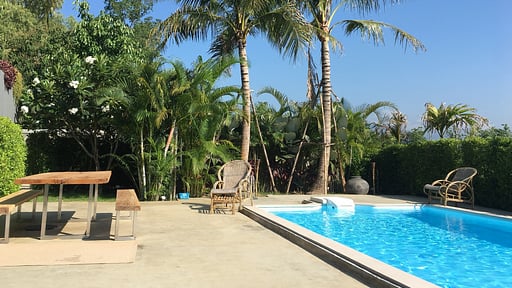 Baan Lam Yai Swimming pool