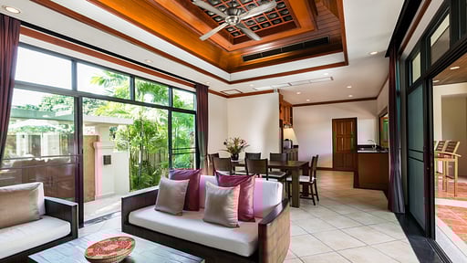 Baan Pattama Pool Villa Woonkamer