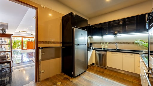 Baan Phuttarak  Villa Kitchen