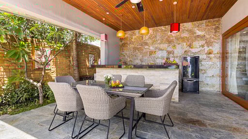 Baan Phuttarak  Villa Dining area