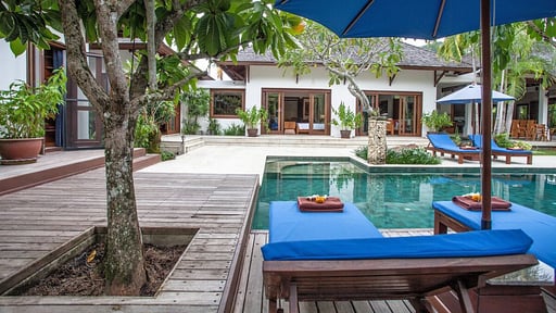 Baan Pinya Бассейн