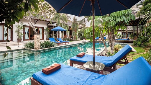 Baan Pinya Бассейн