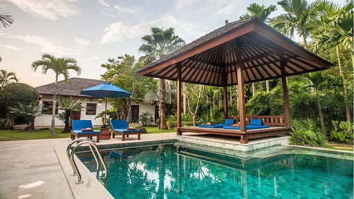 Baan Pinya Бассейн