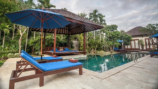 Baan Pinya Бассейн