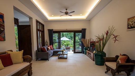 Baan Pinya Гостиная