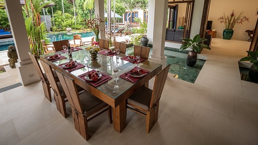 Baan Pinya Обеденная зона