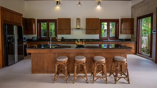 Baan Pinya Обеденная зона