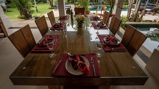 Baan Pinya Обеденная зона