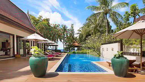 Baan Rattana Thep Piscina