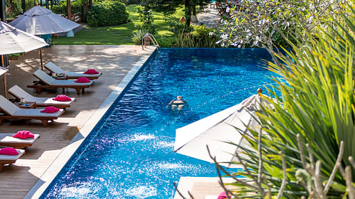 Baan Rattana Thep Piscina