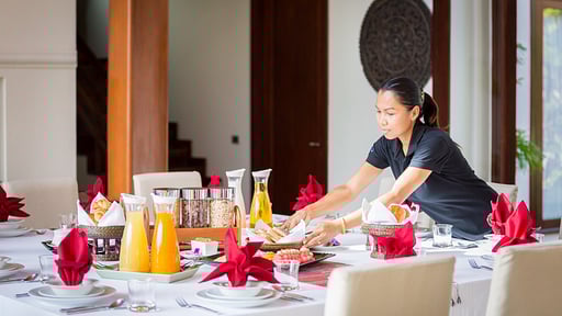 Baan Samlarn Villa staff