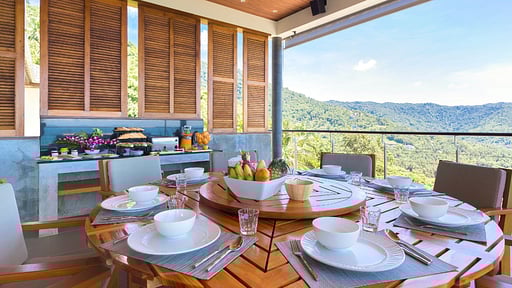 Baan View Talay Dining area