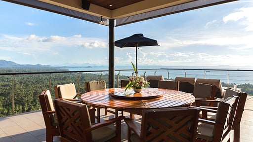 Baan View Talay Dining area