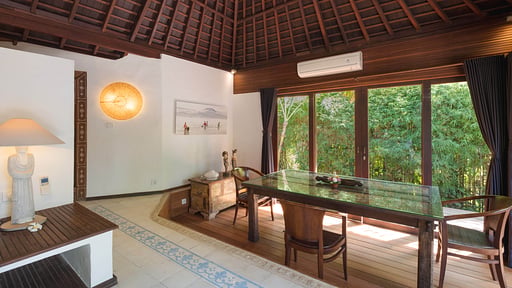 Villa Home Bedroom 1