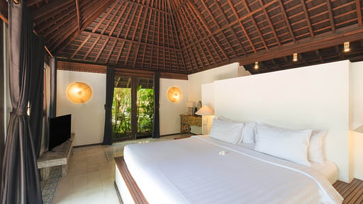 Villa Home Bedroom 1