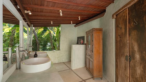 Villa Home Bedroom 1