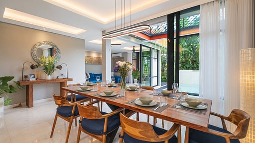 Baliris Villa V Dining area