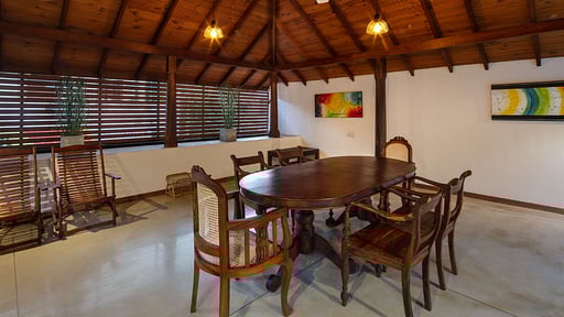 Ballarat Luxury Villa Dining area 
