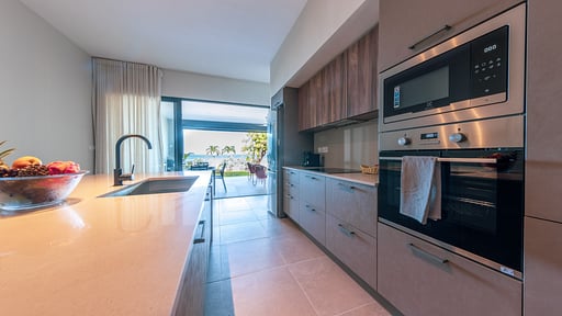 Beach Mountain Deluxe Apartment Kitchen