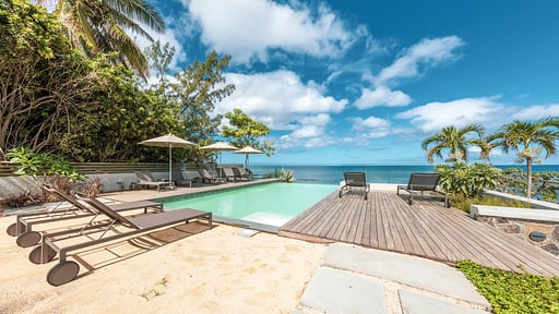 Beach Mountain Deluxe Apartment Zwembad