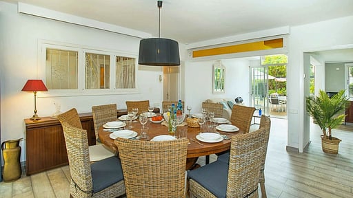 Beach Villa Can Ros Dining area