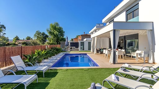 Beach Villa Cosins 1 Mel Swimming pool