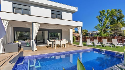 Beach Villa Cosins 1 Mel Swimming pool